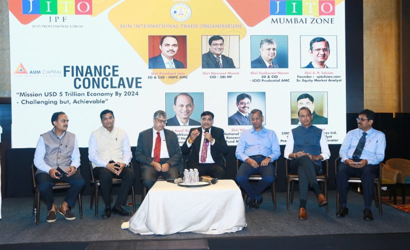 Mr Ashok Ajmera,Chairman AJCON Global & Sr Equity Analyst in the Centre seen moderating the Panel of Mr. S Naren - ED & CIO, ICICI Prudential, Mr. Navneet Munot - CIO, SBI MF & Mr. Prashant Jain- ED & CIO, HDFC Mutual Fund to his right Mr. S P Tulsian-Sr Equity Analyst, Mr. Sunil Singhania-Founder Abakkus Asset Manager and Mr. Vjay Anand - National Head, Products Of AUM Capital.